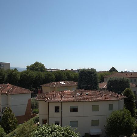 Appartamento Via Grandi - Free Gated Parking - 5 Minutes From Center Lucca Kültér fotó