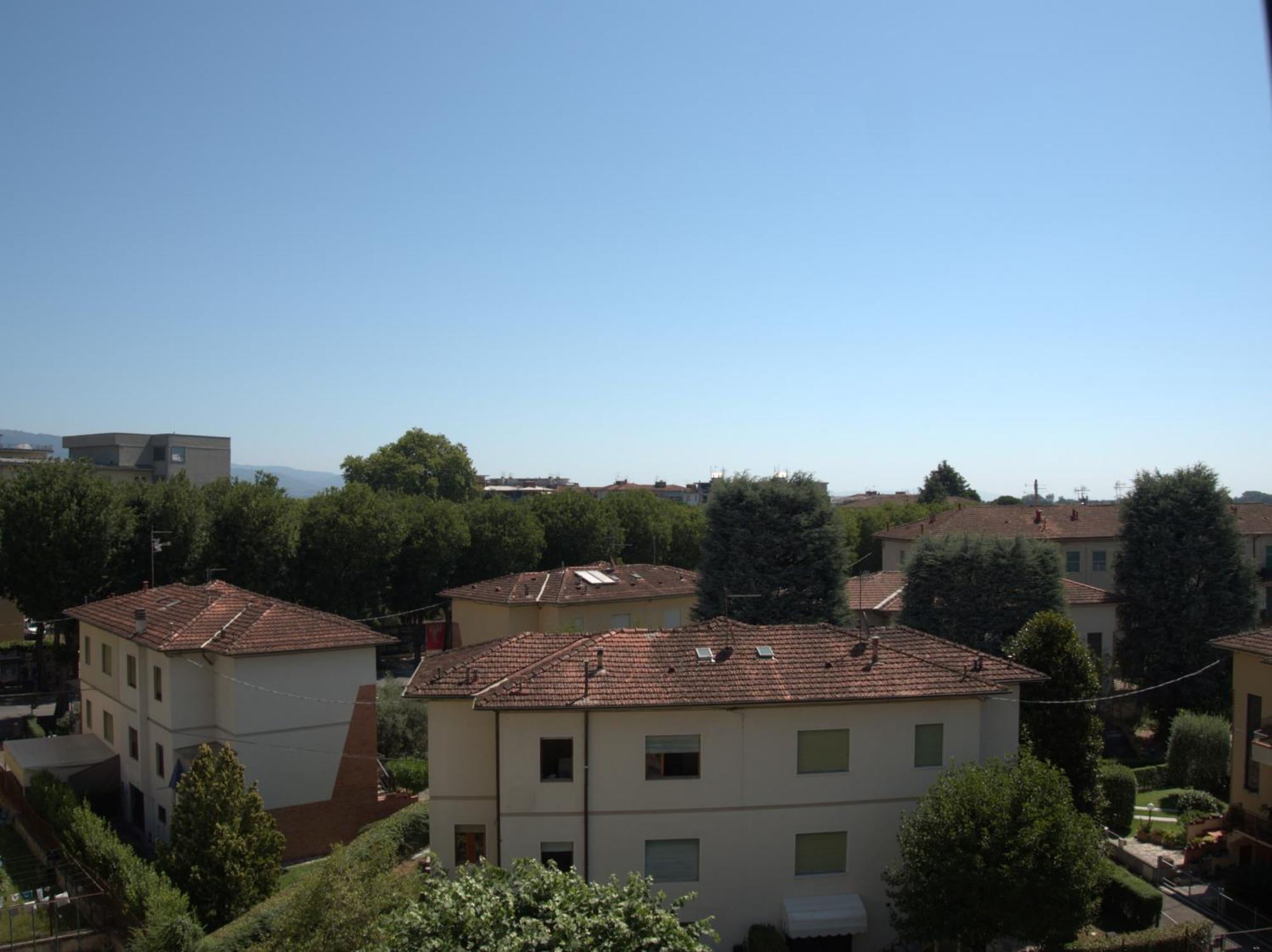 Appartamento Via Grandi - Free Gated Parking - 5 Minutes From Center Lucca Kültér fotó